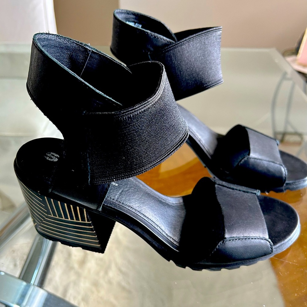 Sorel Black leather and pattern high heel sandal